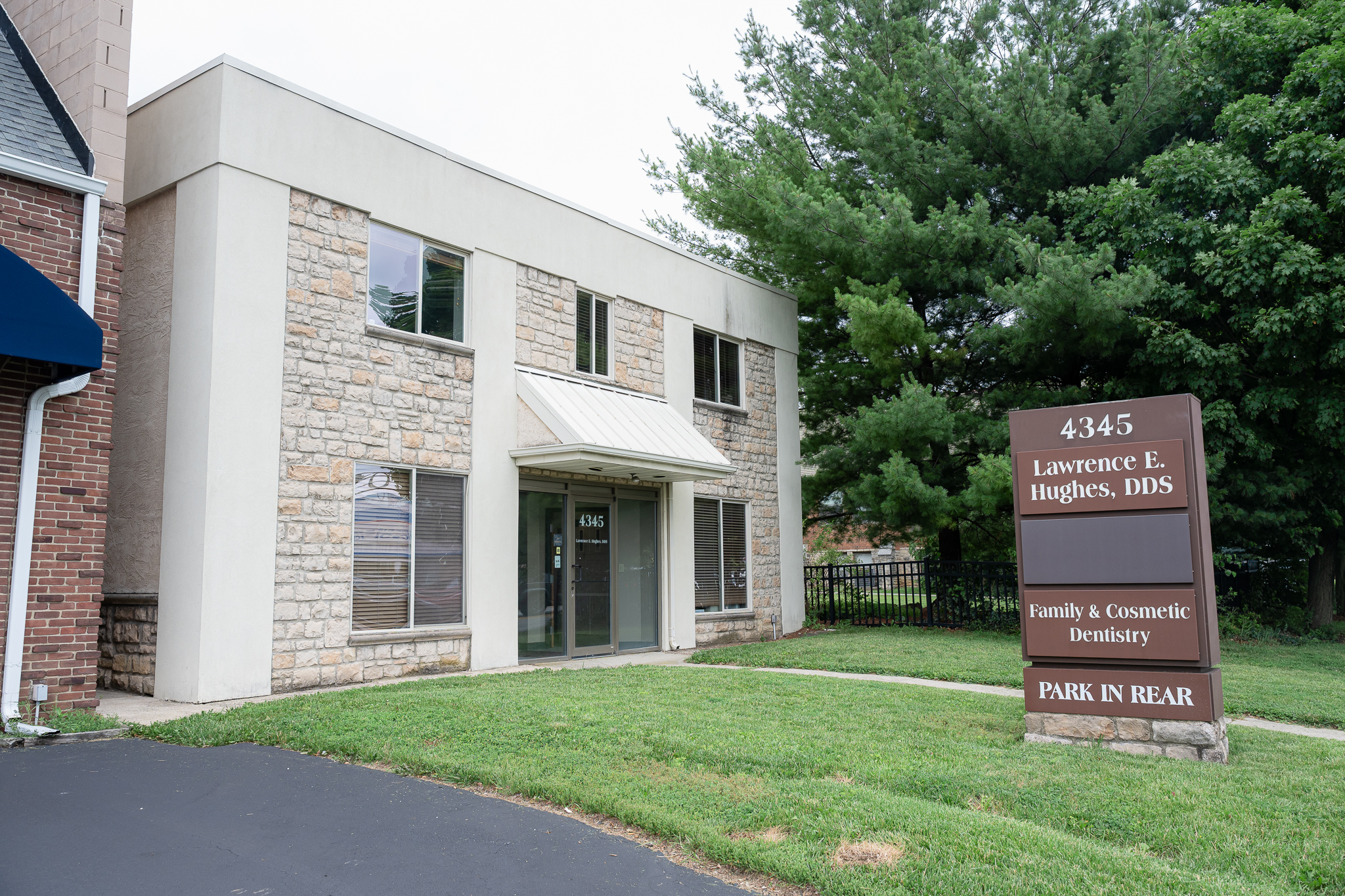 High + Henderson Dental office building at 4345 N High St in Clintonville