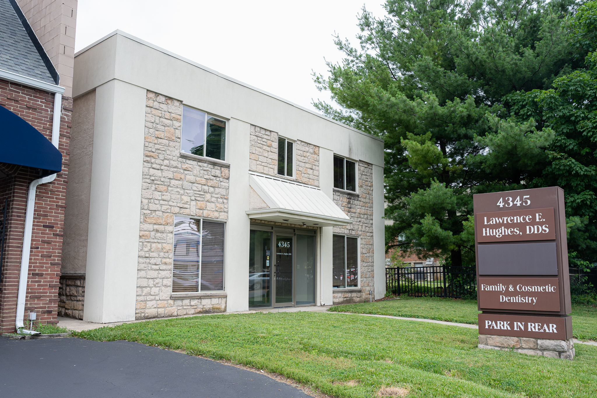 High + Henderson Dental office building at 4345 N High St in Clintonville